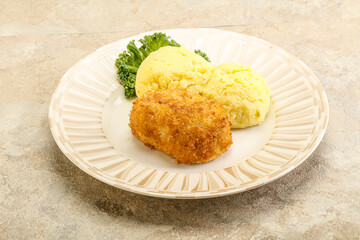 Crispy chicken cutlet with mashed potato