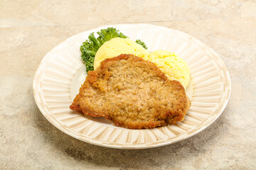Crispy chicken schnitzel with mashed potato
