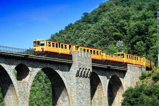 Le train jaune d'Occitanie - Pyr&eacute;n&eacute;es orientales