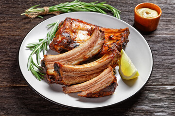 grilled pork ribs with lemon and rosemary