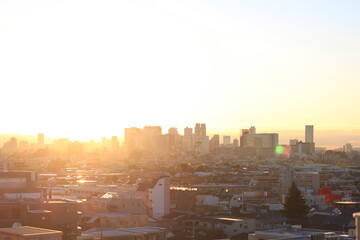 朝の東京、新宿の風景