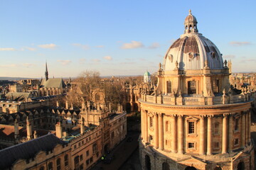 Fototapeta na wymiar Oxford library building sunny day