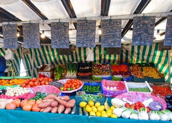 パリの朝市（新鮮な野菜）、バスティーユのマルシェ（Marché Bastille）