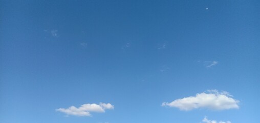 Fototapeta na wymiar Blue and white on the sky to morning. 