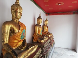 tres budas