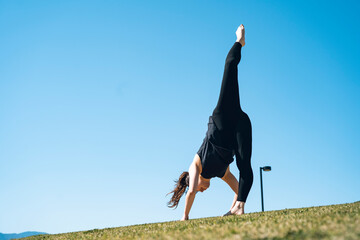 運動・スポーツ・ヨガ・クラシックバレエ・ジャンプ
