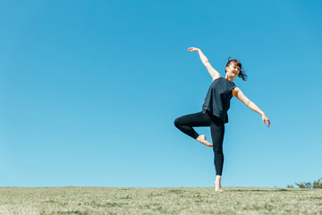 運動・スポーツ・ヨガ・クラシックバレエ・ジャンプ
