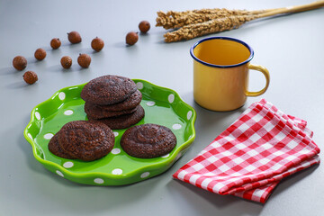 chocolate cookies and drink