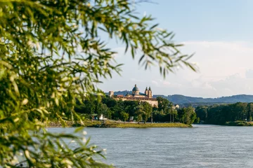 Foto op Plexiglas Stift Melk, Donau im Vordergrund © arnold_oblistil