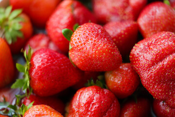 Misa czerwonych truskawek z ekologicznego pola. © FotoDax