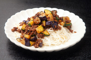ナスの肉味噌炒めそうめん