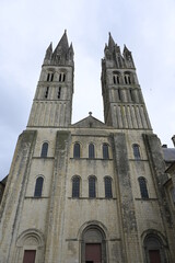 Fototapeta na wymiar La face avant de l'Abbaye-aux-Hommes ou l'Église Saint-Etienne à Caen.