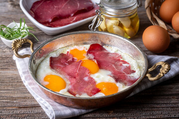 Traditional Turkish food; fried eggs with bacon. Turkish name; Pastirmali yumurta
