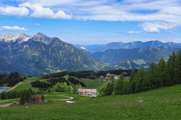 Fototapeta na wymiar Hutterer Höss im Abstieg zu den Hutterer Böden, Österreich