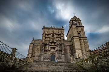 vistas de la ciudad monumental de Pontebedra en Espa&ntilde;a