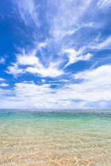 Obraz premium 沖縄県宮古島、6月の砂浜・日本