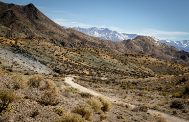 montañas en Mendoza con distintos minerales y colores