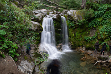 Fototapeta na wymiar rios y cascadas en Villa La Angostura