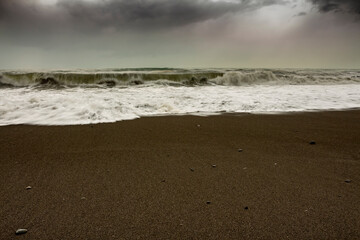 big waves by the sea