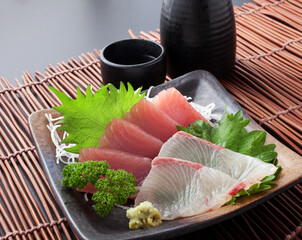　　刺身の盛り合わせ