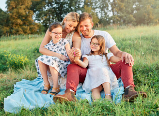 Obraz premium child family portrait outdoor mother woman father girl happy happiness lifestyle having fun bonding