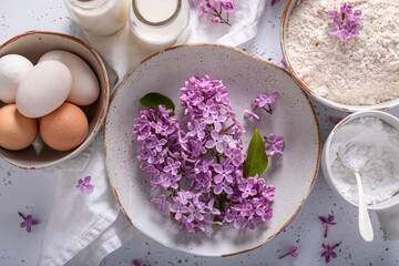 Obraz na płótnie Canvas Sweet fried lilac flower with powdered sugar. Sweet snack.