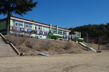 The appearance of  close-down school in korea