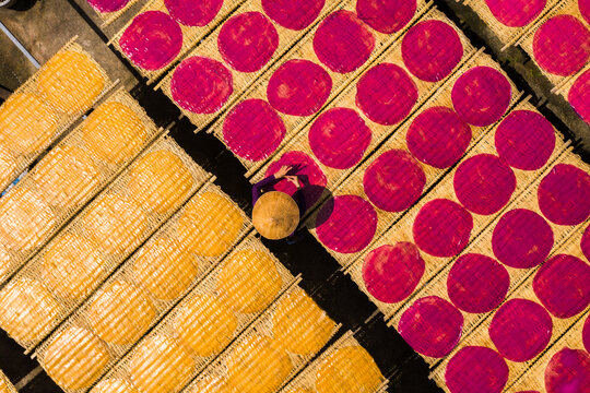 Drying rice noodle in the sun