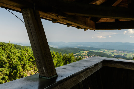 Im Aussichtsturm auf dem Geisskopf im Bayerischen Wald