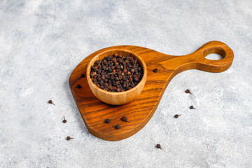 Cubeb pepper in a small bowls and spoon.