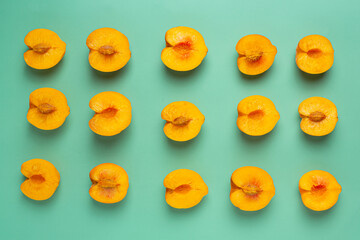 Peaches are placed on a pastel green background.