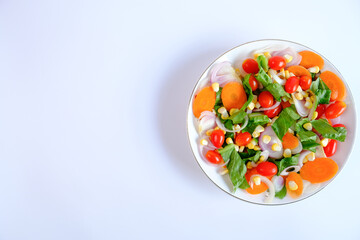 Vegetable salad is beneficial to the body and popular to eat.