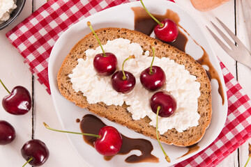 Rye bread with cottage cheese and cherries.