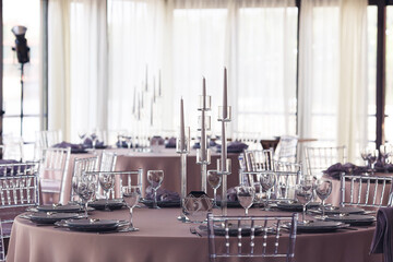 Stylish decor of the banquet table in the restaurant.