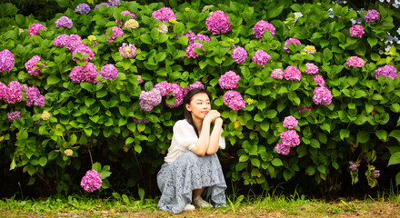 Fototapeta premium girl with hydrangea flowers in the garden