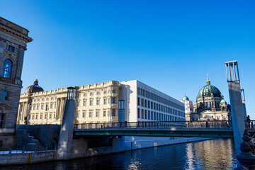 Fototapeta na wymiar Rathausbrücke vor Schloss und Dom, Berlin, Deutschland