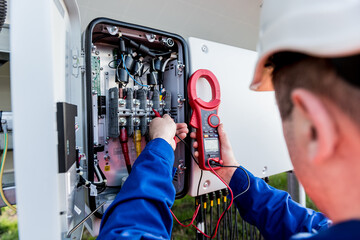 The inspector checks the actual output voltage level of inverter