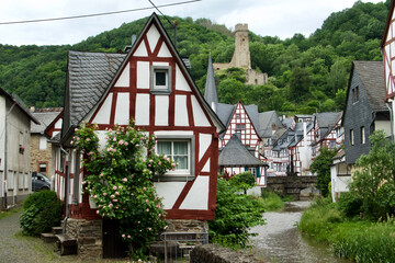 Fototapeta na wymiar old half-timbered houses in Monreal, Germany