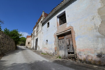 Eine Strasse in einem verlassenen Dorf an der Costa Blanca