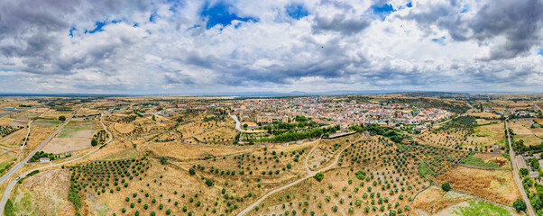 Capturas aéreas del municipio de Oropesa y de su famoso castillo medieval en la provincia de...