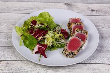 Salad with fresh tuna