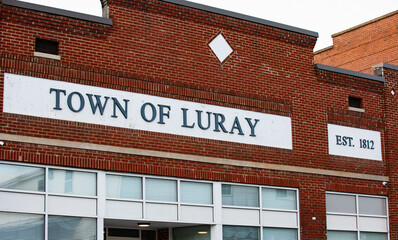 Obraz premium Sign in the town of Luray Virginia