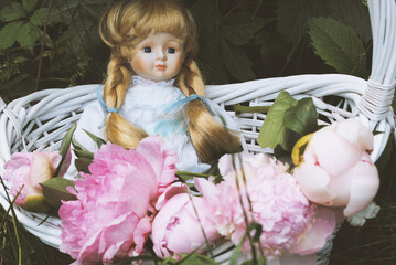 Obraz na płótnie Canvas doll, shabby charm, old, vintage