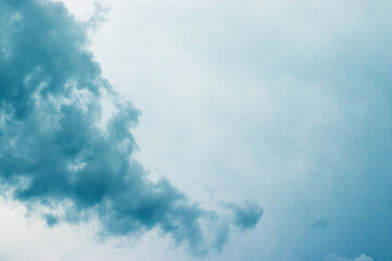 Obraz premium Fragment of a gloomy blue sky, overcast clouds