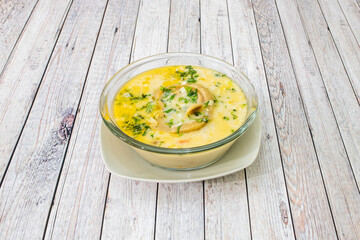 Latin American leg broth recipe with lots of parsley, fat a glass bowl