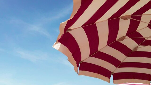 Estate , sole ,mare e ombrellone