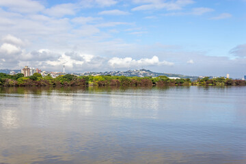 Fototapeta na wymiar South area of the city with Guaiba lake, vegetation and buildings