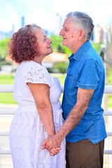 Obraz premium couple holding hands, National Day of the Elderly, International Day of the Third Age, s3nior life