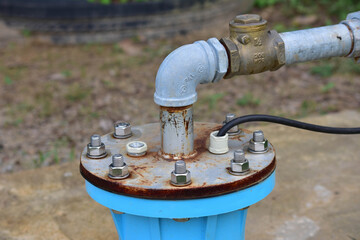 The water flowing artesian well from the land Install the pump ready to use