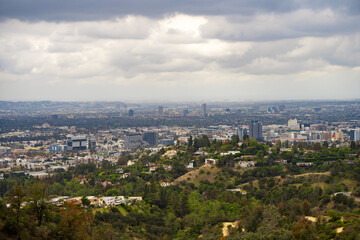 Fototapeta na wymiar Panoramic view of downtown skyline from Griffith park, Los Angeles